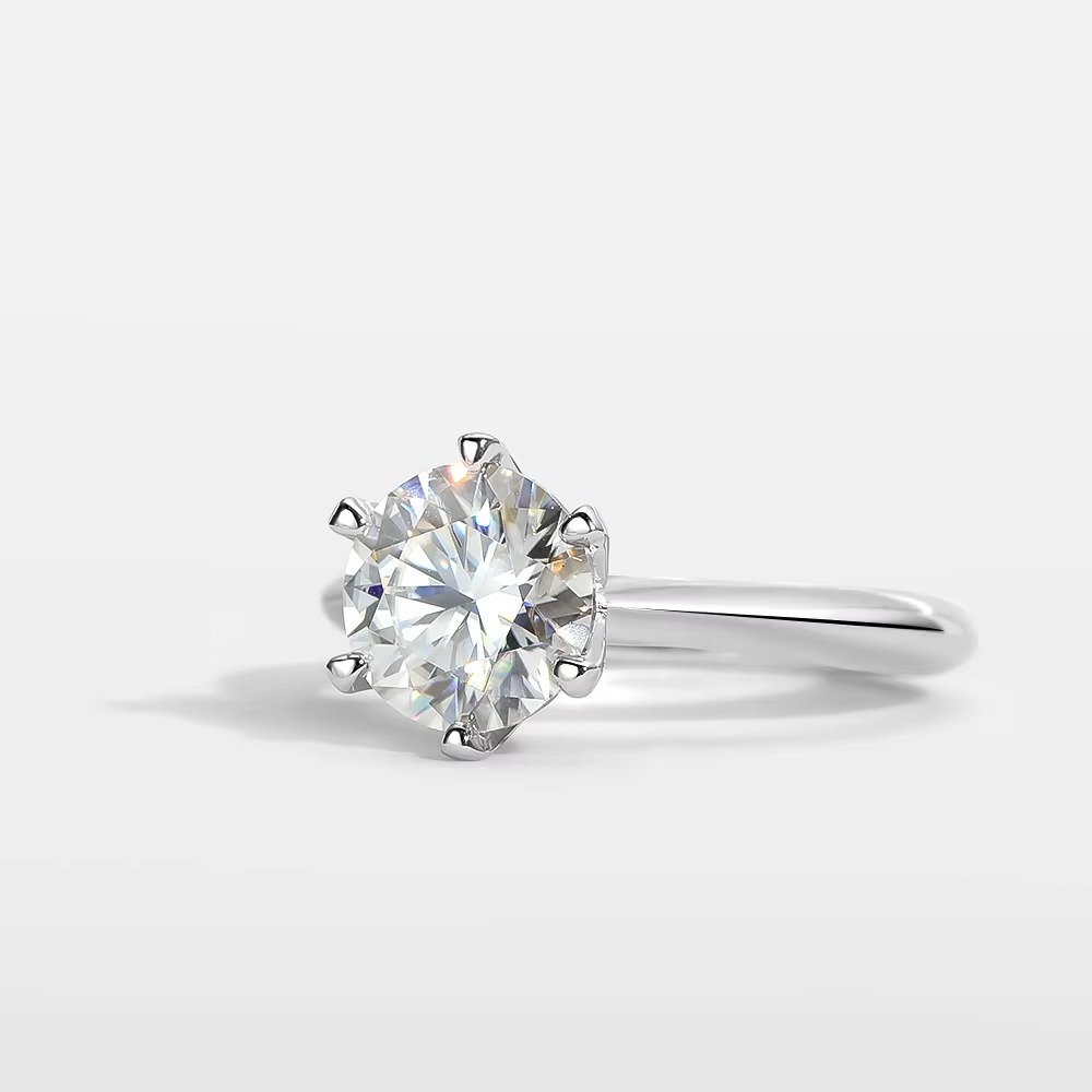 Women's 0.5/1/2/3/5/10 Carat Exquisite White Moissanite Six-Clawed Ring